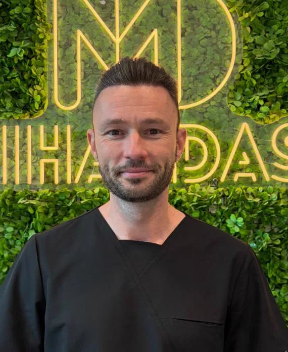 Dr. Mihai Dăscălu — Medic stomatolog